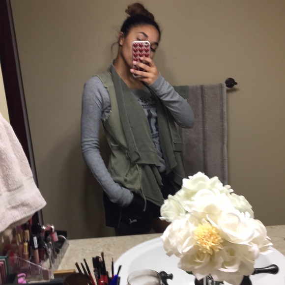 Cute cut off denim vest - Picture 2 of 4